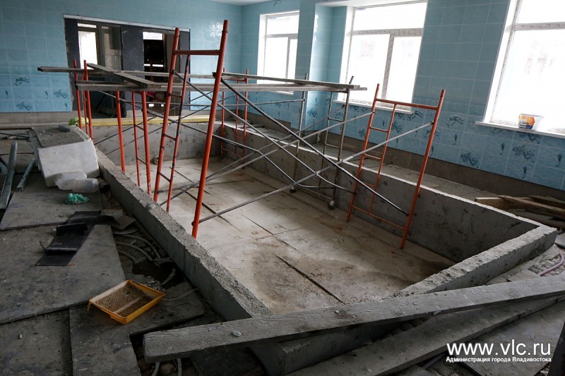 Строительство бассейна, Фото с места события из других источников