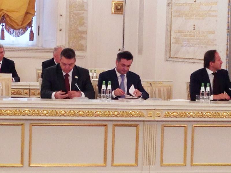 Заседание, Фото с места события из других источников