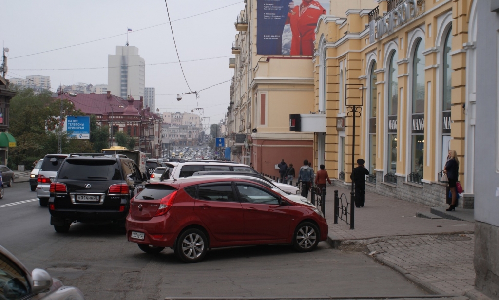 Полные "карманы" на ул. Светланской, Фото с места события собственное