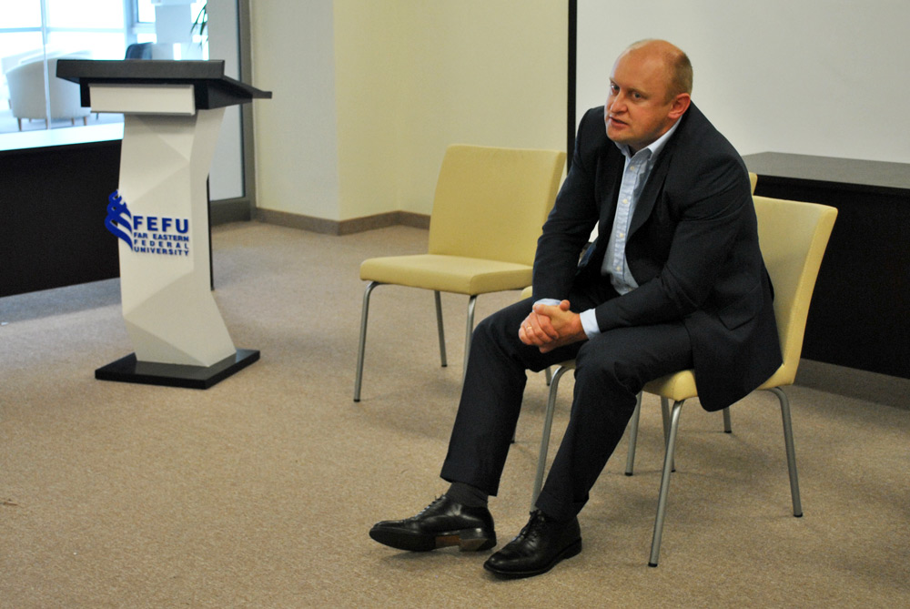 Глава Росмолодежи Сергей Белоконев , Фото с места события из других источников