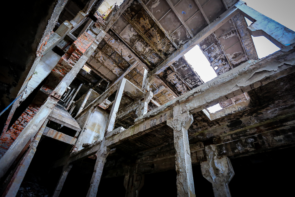 После развала предприятия здесь работала "Хрустальненская оловодобывающая компания", Фото с места события собственное