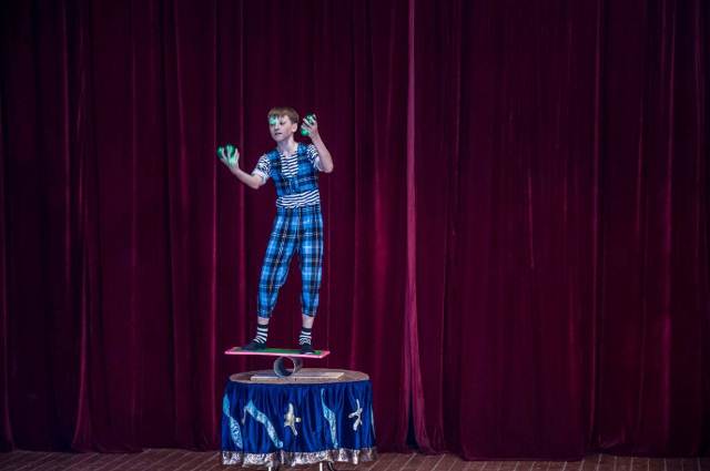 Цирковые номера тоже были частью программы, Фото с места события из других источников