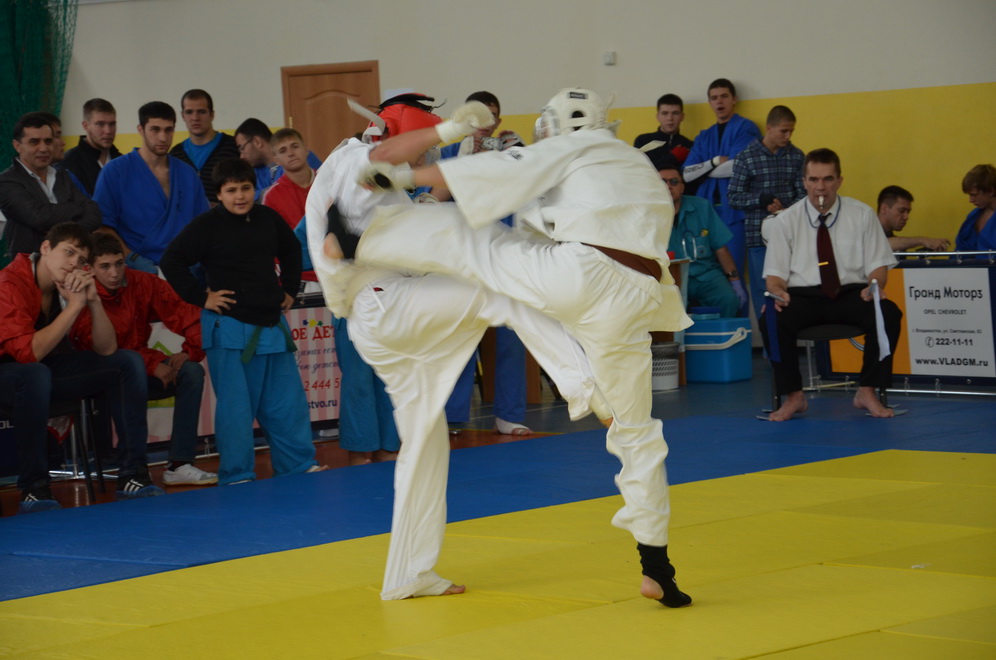 Первенство и чемпионат Владивостока по КУДО. Поединок, эпизод №4, Фото с места события собственное