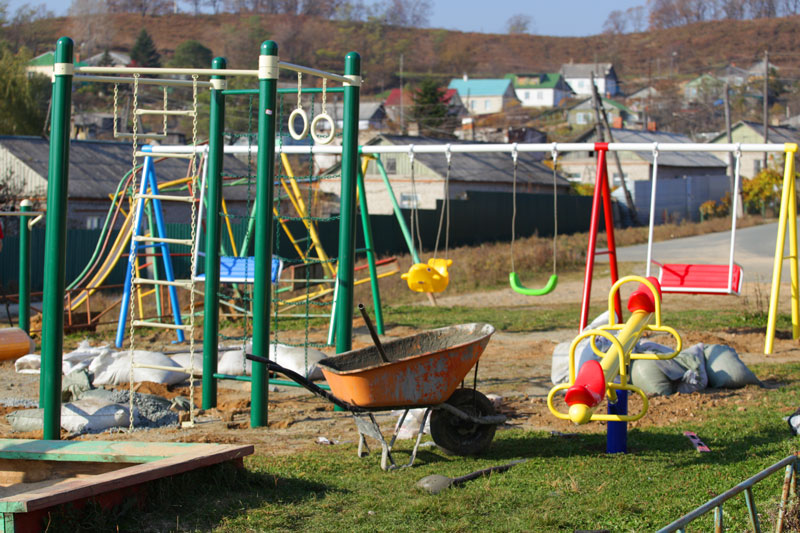 Современные игровые комплексы монтируют в Находке, Фото с места события из других источников