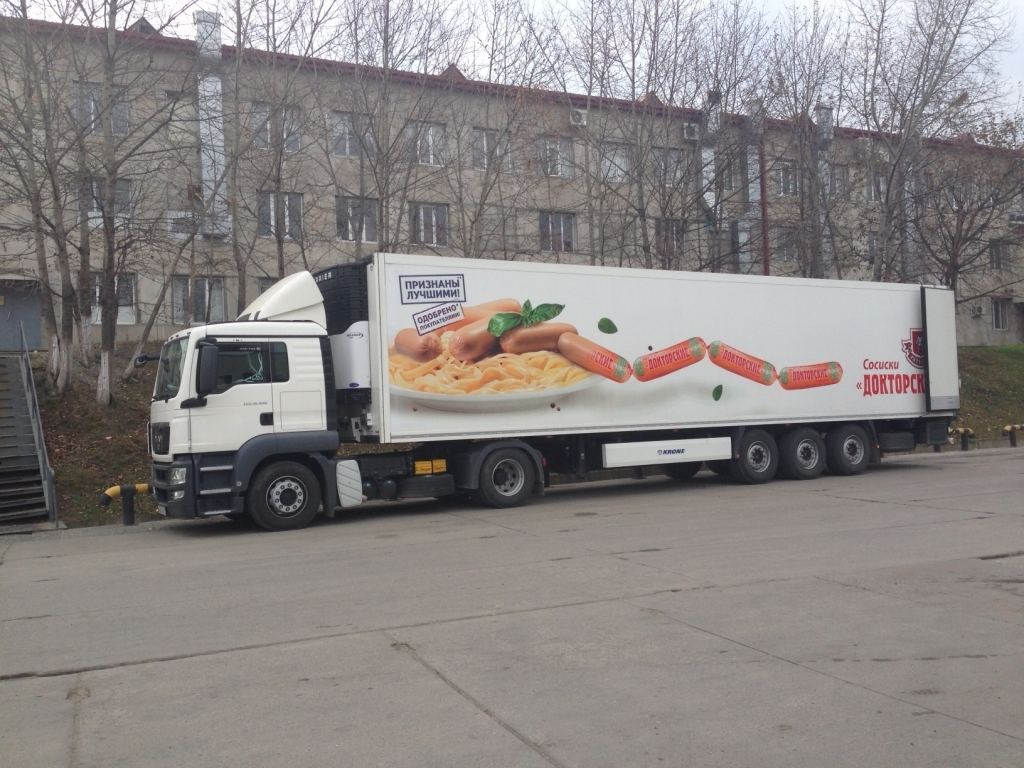 Грузовик с продукцией, Фото с места события из других источников