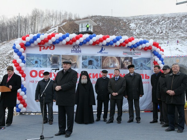 Торжественный митинг, Фото с места события из других источников