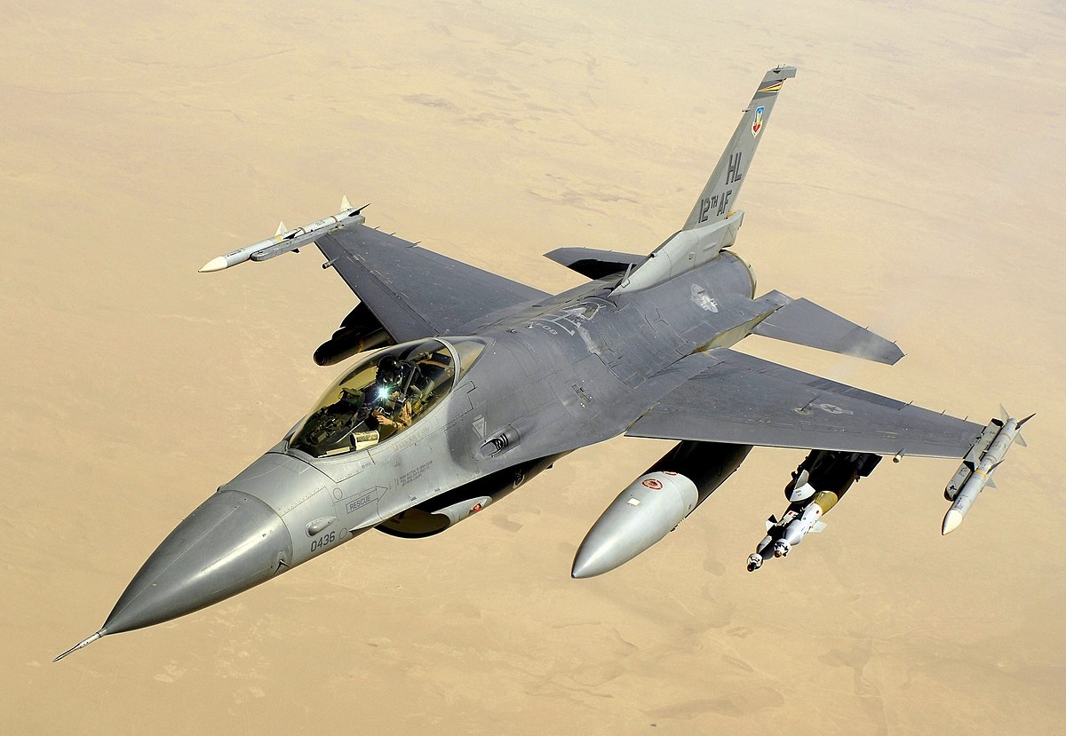 Истребитель F-16, ВВС США https://ru.wikipedia.org , Andy Dunaway