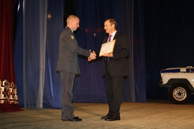 Награду вручает Павел Ворожбит, Фото с места события собственное