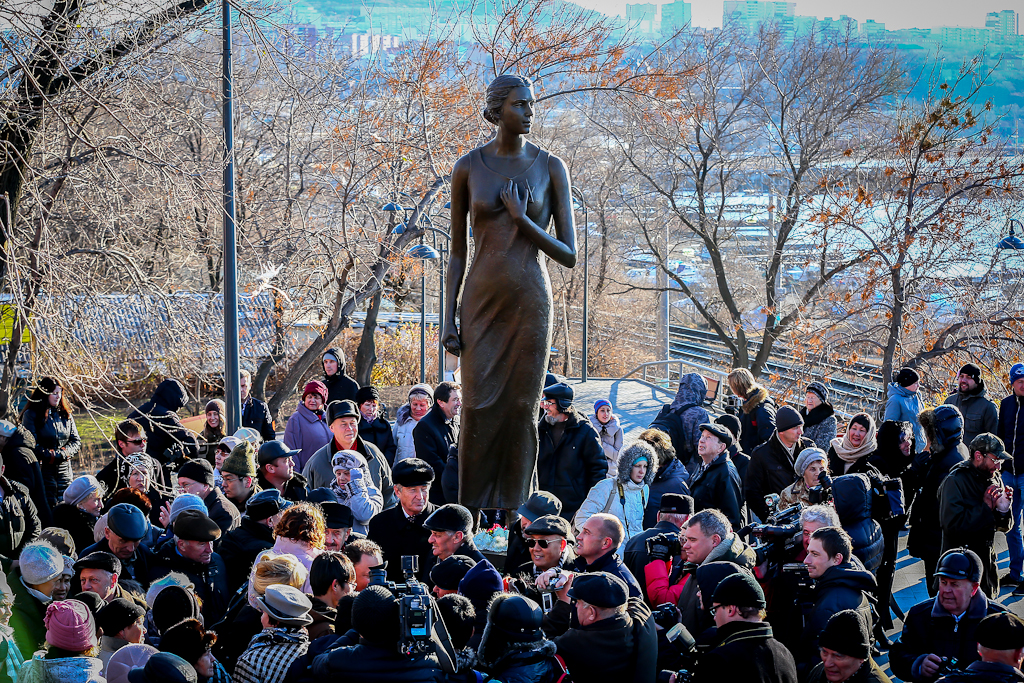 Открытие памятника Катюше, Фото с места события собственное