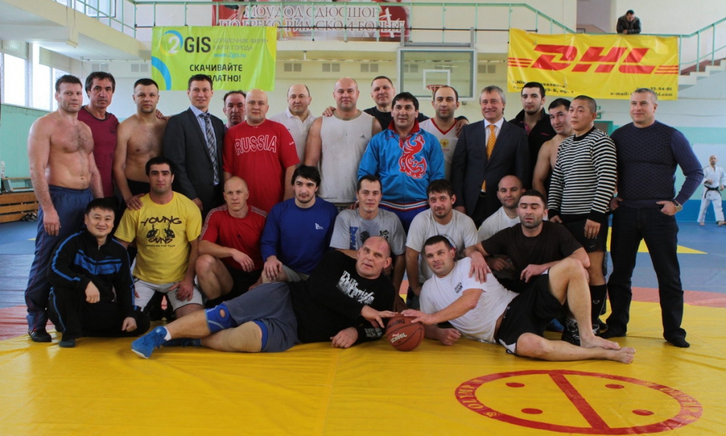 С участниками соревнования по регби-баскетболу, Фото с места события из других источников