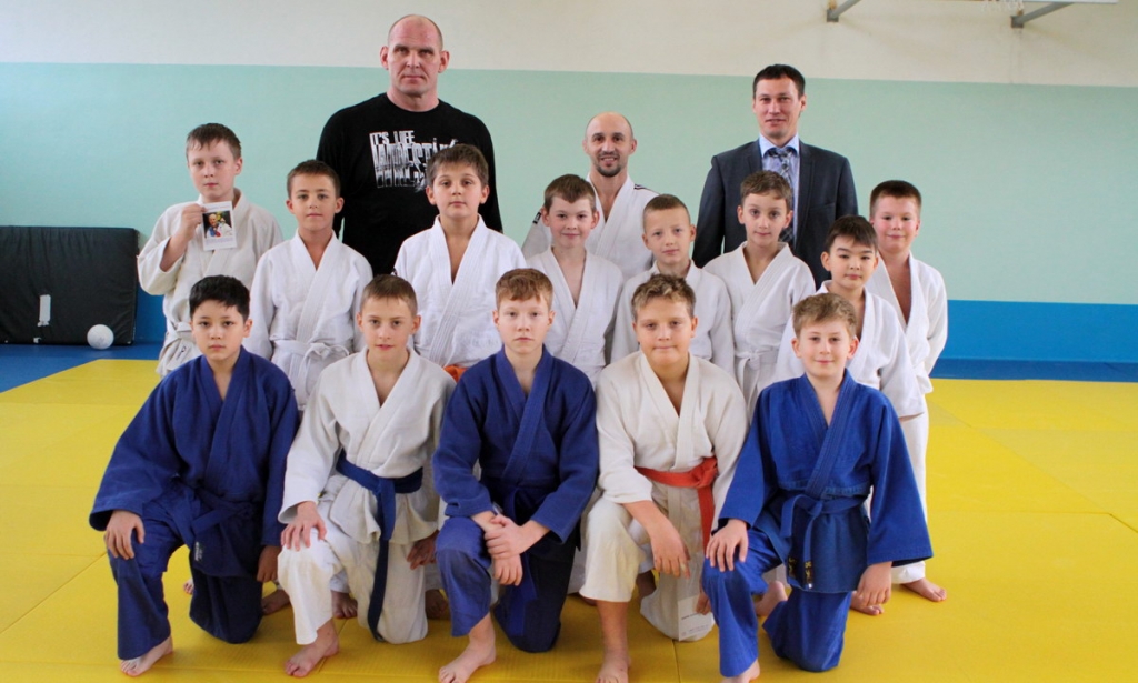 Со спортсменами, Фото с места события из других источников