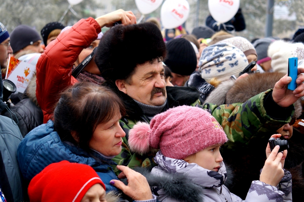 Олимпийский огонь пронесли по живописным местам Хабаровска, Фото с места события собственное