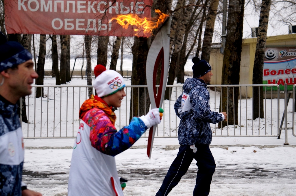 Олимпийский огонь пронесли по живописным местам Хабаровска, Фото с места события собственное