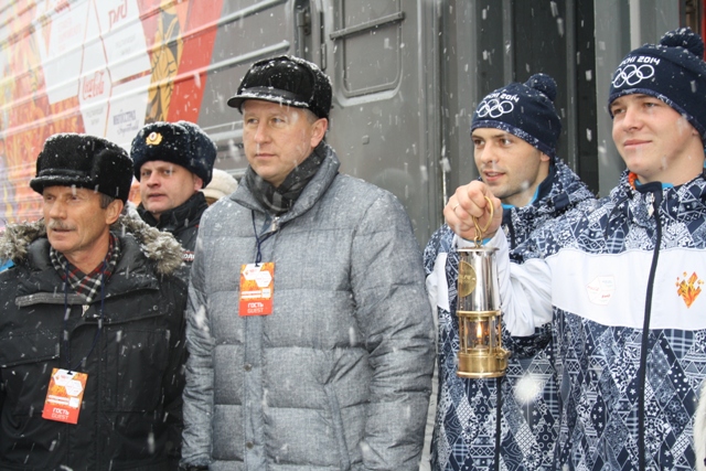 Павел Ворожбюит, Андрей Пархоменко и хранители огня с лампадой, Фото с места события из других источников