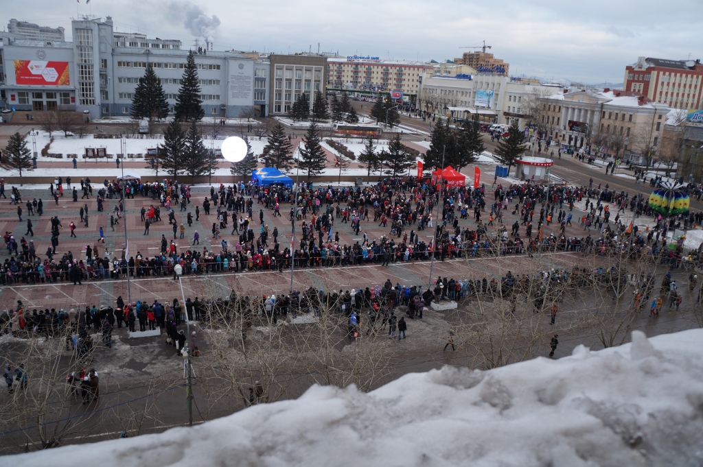 Олимпийский Огонь ждут на центральной площади столицы Бурятии, Фото с места события собственное