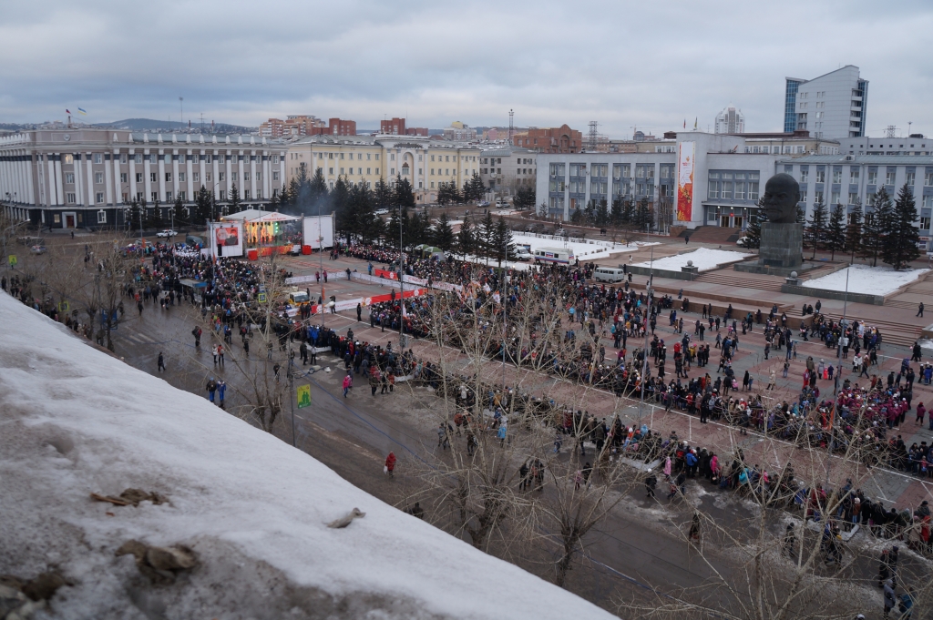 Олимпийский Огонь ждут на центральной площади столицы Бурятии, Фото с места события собственное