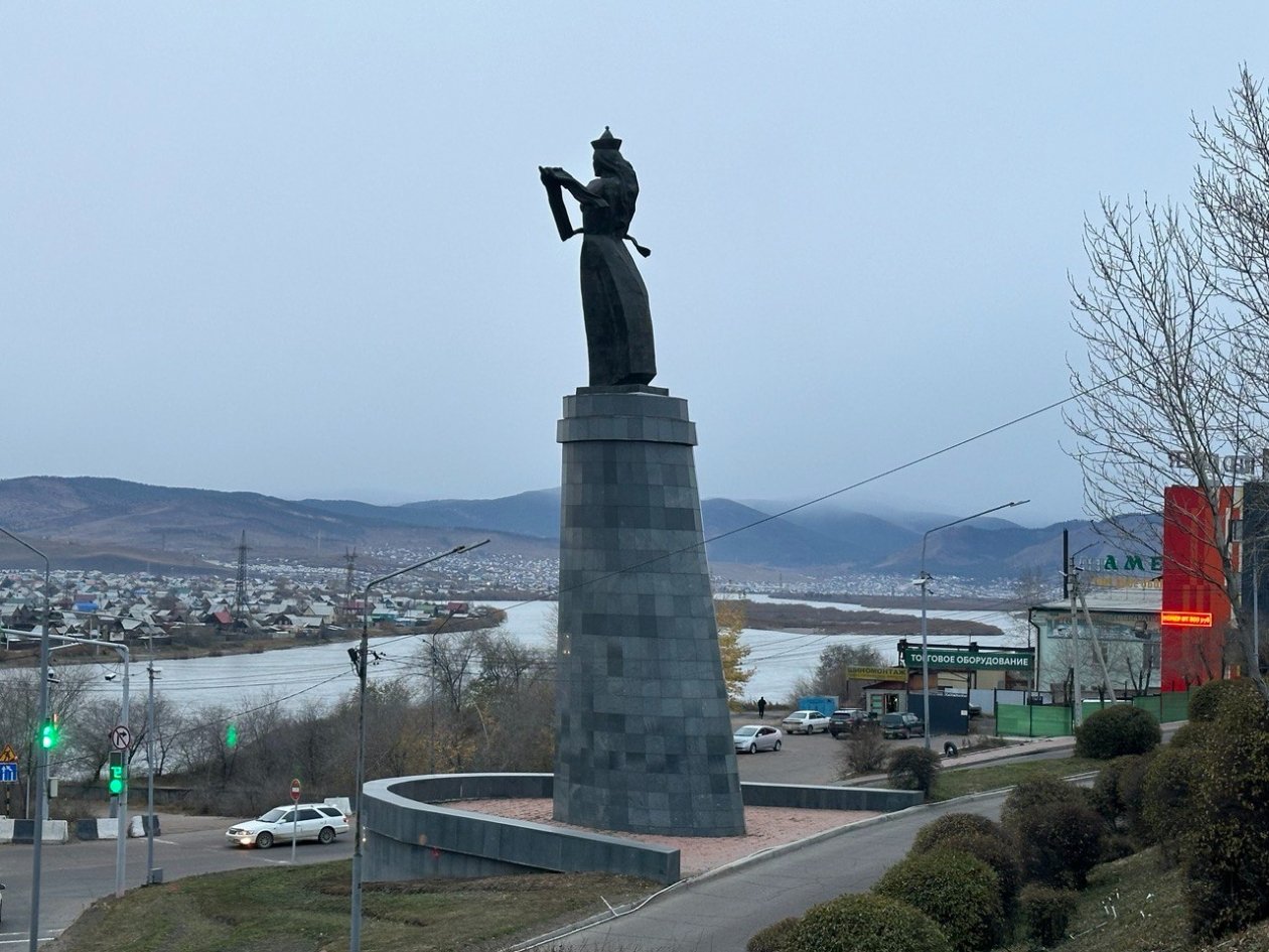 Скульптура &quotМать Бурятия&quot Владимир Зенков, ИА AmurMedia
