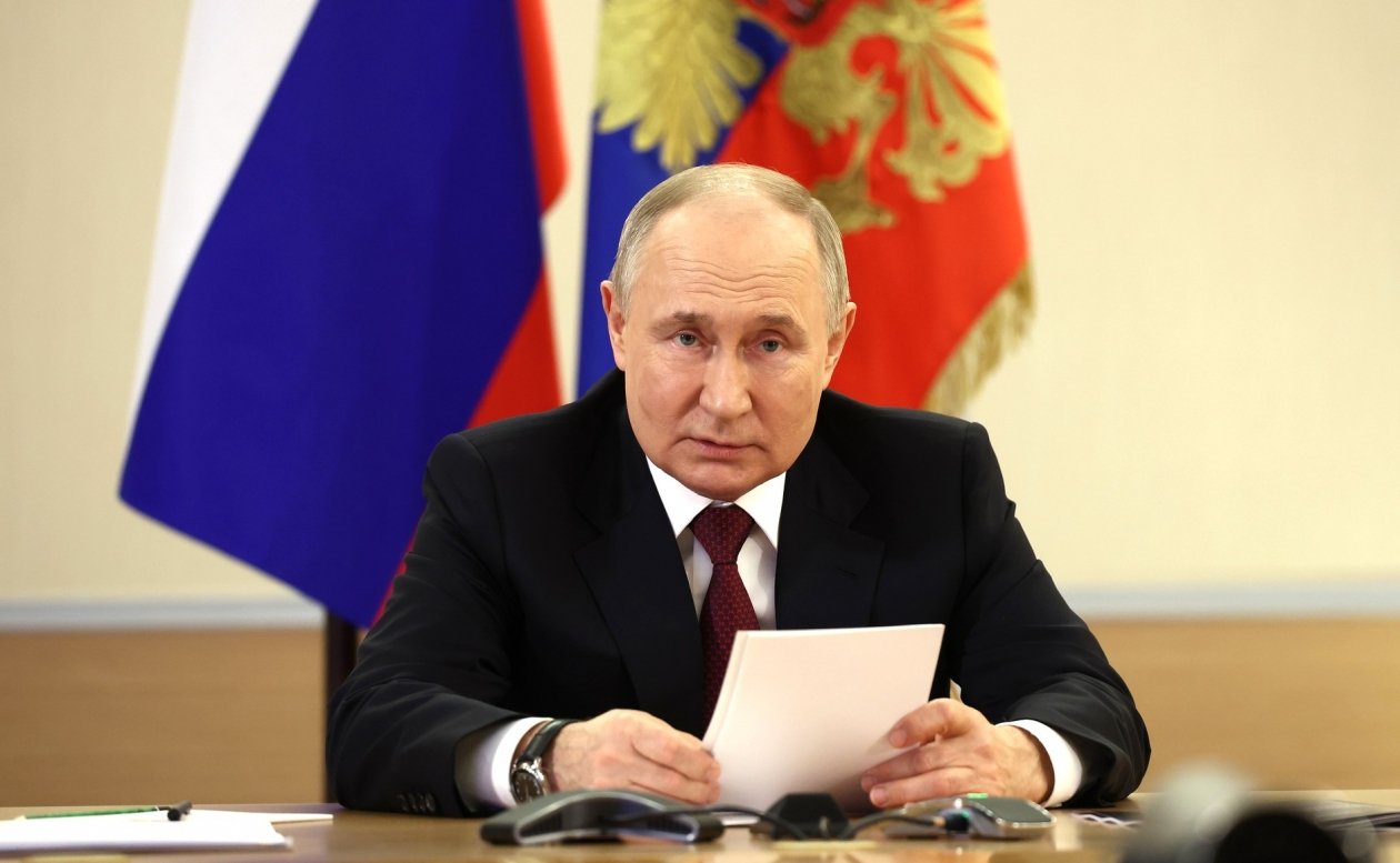 Владимир Путин на совещании по вопросам развития юга России и Приазовья