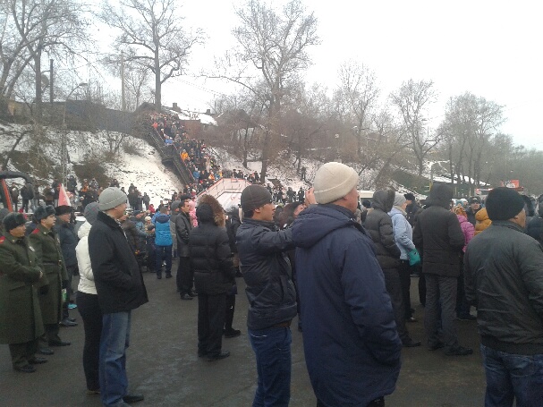 Зрители Эстафеты Олимпийского огня, Фото с места события собственное