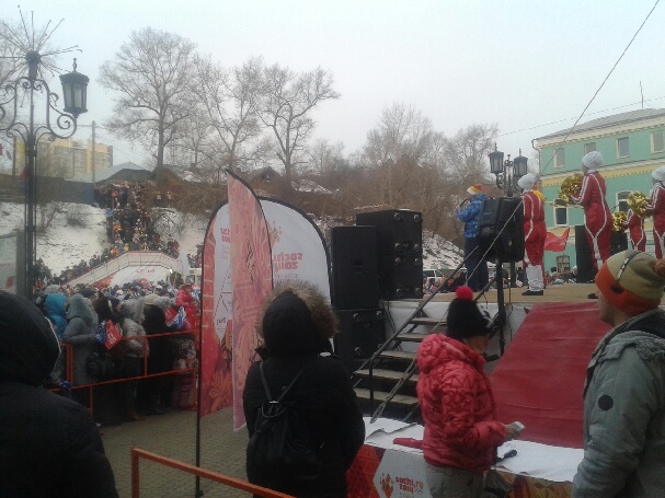 Зрители Эстафеты Олимпийского огня, Фото с места события собственное