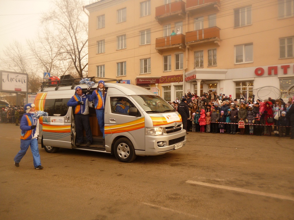 Автобус спонсоров, Фото с места события собственное