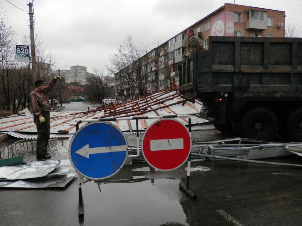 Движение на участке перекрыто , Фото с места события собственное