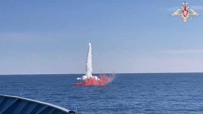 Подводная лодка &quotВолхов&quot Тихоокеанского флота выполнила пуск крылатой ракеты &quotКалибр&quot по береговой цели Скриншот с видео МО РФ