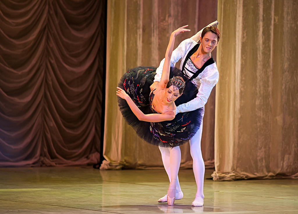 Гала-концерт международного фестиваля балета в Бурятии собрал массу поклонников искусства, Фото с места события собственное