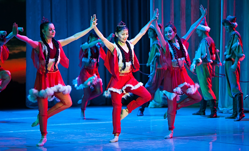 Гала-концерт международного фестиваля балета в Бурятии собрал массу поклонников искусства, Фото с места события собственное