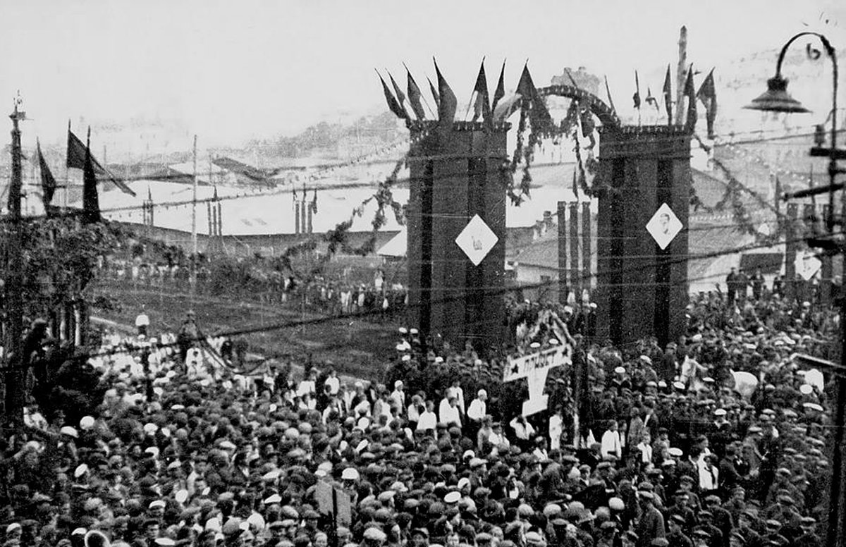 Триумфальная арка для челюскинцев во Владивостоке, 1934 г