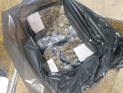 Таможенники обнаружили посылку с наркотиками на почте в Южно-Сахалинске