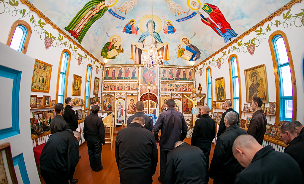 Прихожане православного храма, Фото с места события собственное