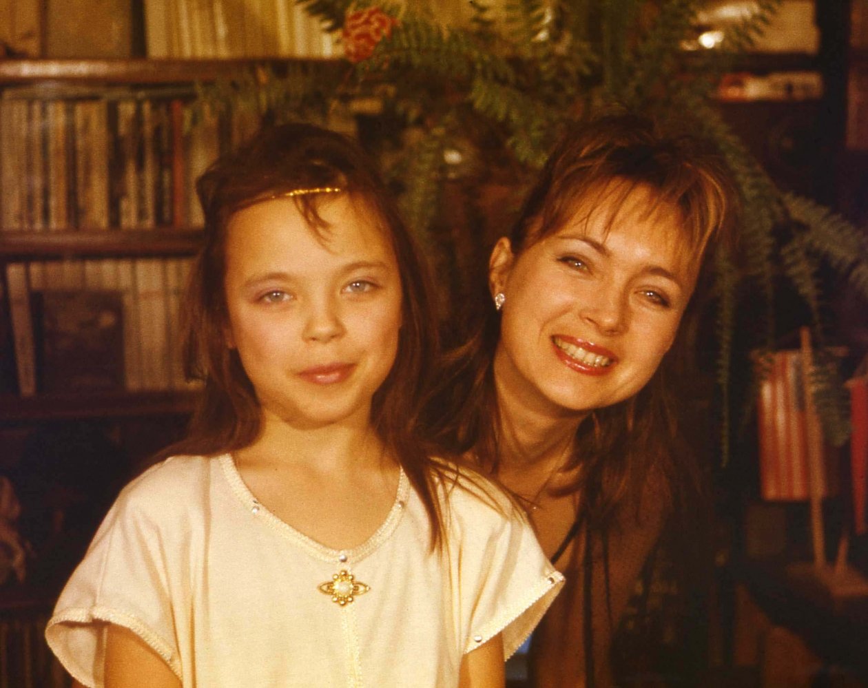 Анна Дмитриевна и дочь Алёна, 1990-е