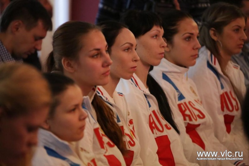 Спортсмены, Фото с места события из других источников