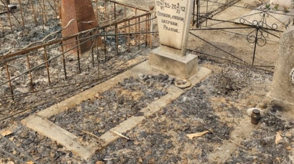 Пожар на кладбище в Биробиджане: уничтожены памятники, венки, оградки