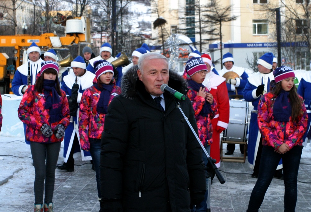 С приветственным словом к участникам конкурса и всем собравшимся обратился губернатор, Фото с места события собственное