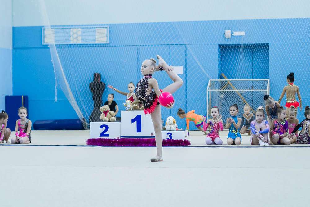 Бассейны в аквасити в южно сахалинске. Спортивная южно сахалинск. Калифорнийский спорт. Гидрострой спортзал южно-сахалинск. Гостиница турист южно-сахалинск.