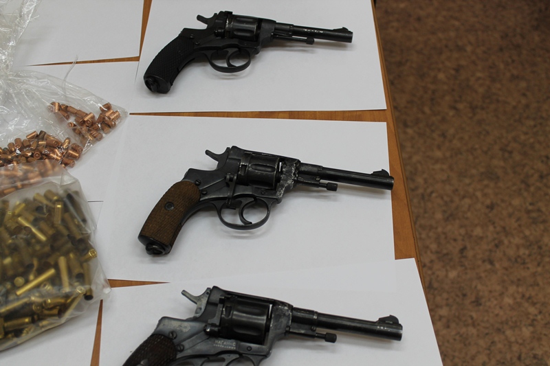 Изготовлением оружия и патронов занимался пенсионер из ЕАО , Фото с места события из других источников