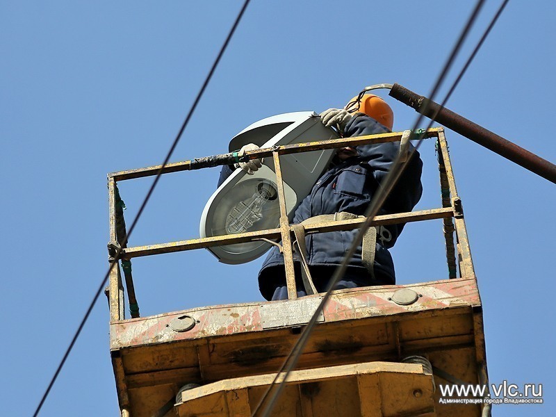 Установка фонарей, Фото с места события из других источников