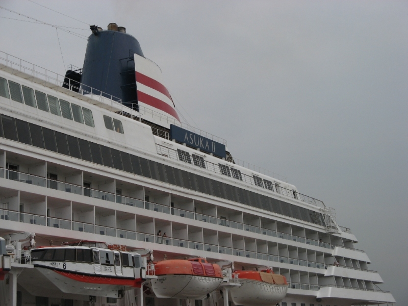 Японский ллайнер ASUKA II во Владивостоке, Фото с места события собственное