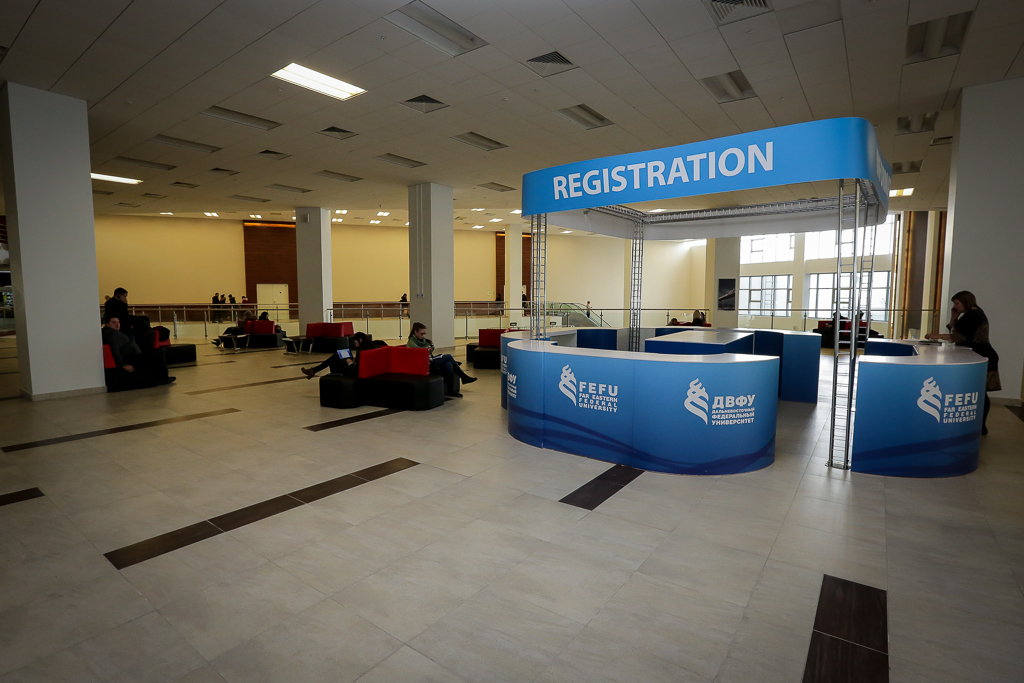 ДВФУ, Фото с места события собственное