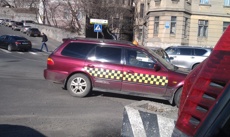 На такси из владивостока в питер. Такси Владивосток. Машины такси Владивосток. ПРИМТАКСИ Владивосток. Владивосток машины таксистов.