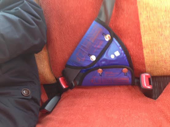 Только в "ПримТакси" увидели устройство для перевозки детей, Фото с места события собственное