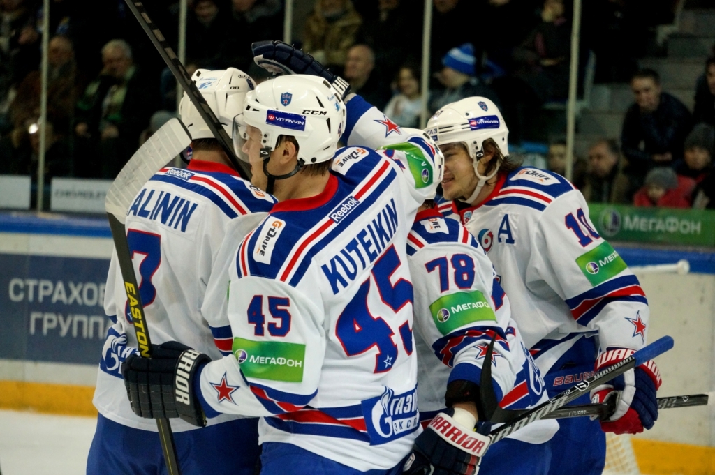 Армейцы забивают очередной гол в ворота "Амура", Фото с места события собственное