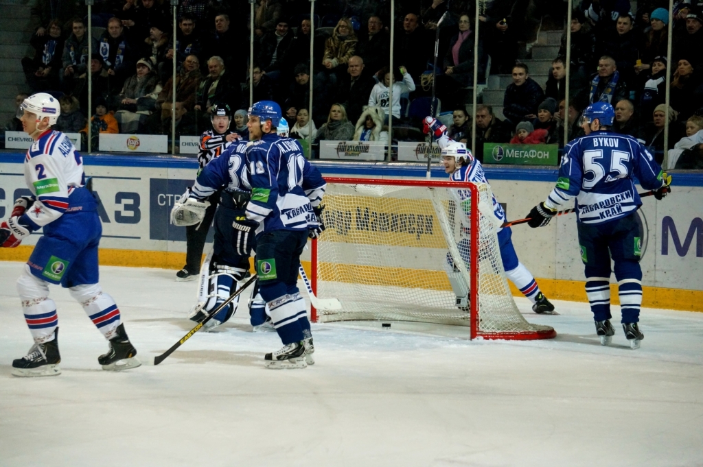 "СКА" забивает гол, Фото с места события собственное
