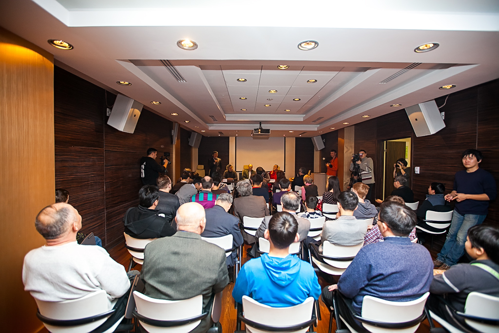 Перед участниками турнира выступает президент РОО "Федерация шахмат Бурятии" Вячеслав Ирил, Фото с места события собственное