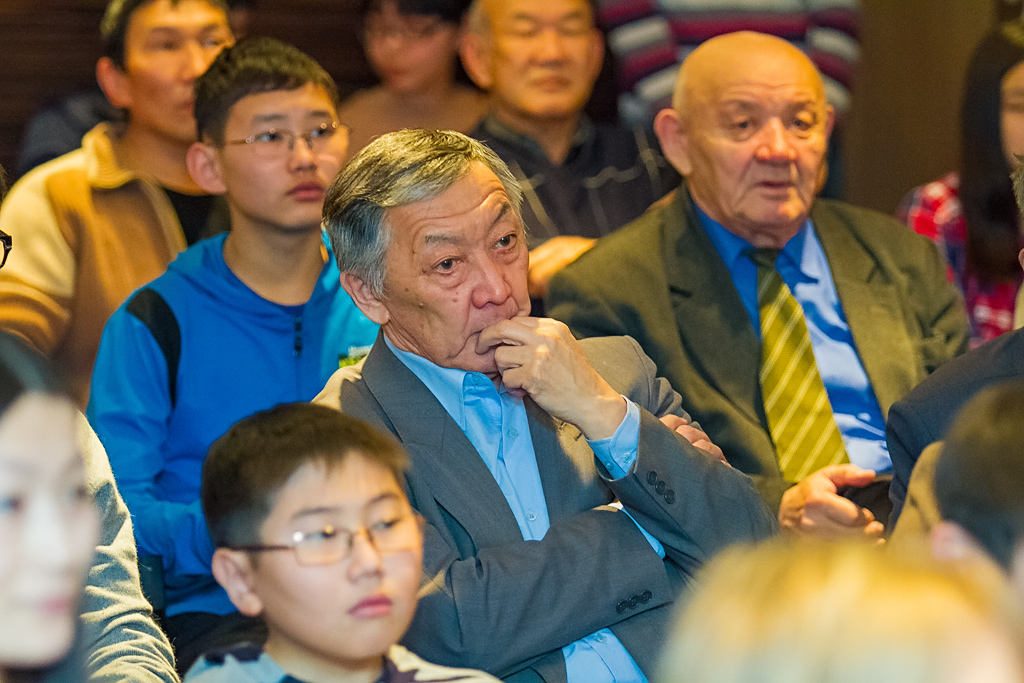 Шахматисты внимают, Фото с места события собственное