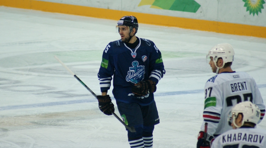 Автор первой шайбы Феликс Шютц, Фото с места события собственное