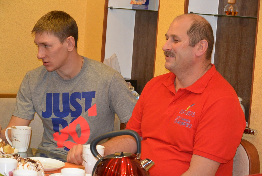 Виталий Оботин с тренером Дмитрием Перепелица, Фото с места события собственное