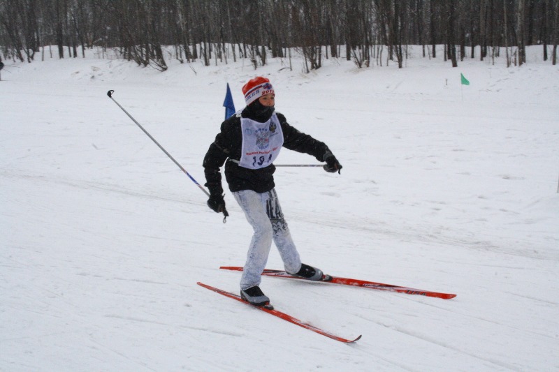 Финиширует участник в младшей возрастной группе, Фото с места события собственное